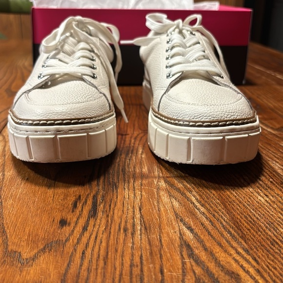 Vince Camuto White Lace Up Type Shoes Style VC-Randay Bright White Size 7.5M - Picture 12 of 12